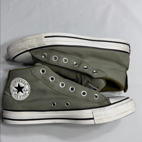 EUC unisex Converse All Star tennis shoes. Size men’s Size 7/women’s Size 9 - Picture 2 of 6